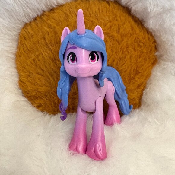 My Little Pony (MLP) 2021 Izzy Moonbow Friends of Maretime Bay (SKU: 306TO) - Picture 1 of 9